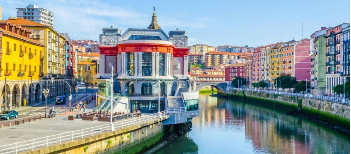 A 5 Minutos Andando Del Casco Viejo, Ayuntamiento, Plaza Circular Y Gran Via De Bilbao Y Proximo A Las 2 Lineas De Metro Exterior foto
