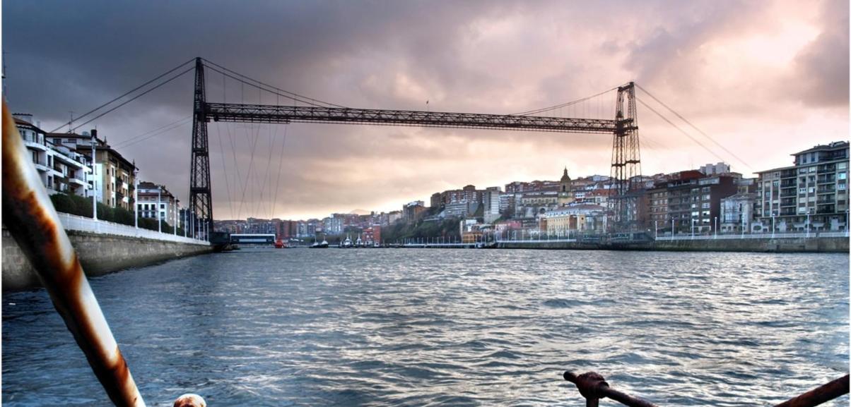 A 5 Minutos Andando Del Casco Viejo, Ayuntamiento, Plaza Circular Y Gran Via De Bilbao Y Proximo A Las 2 Lineas De Metro Exterior foto
