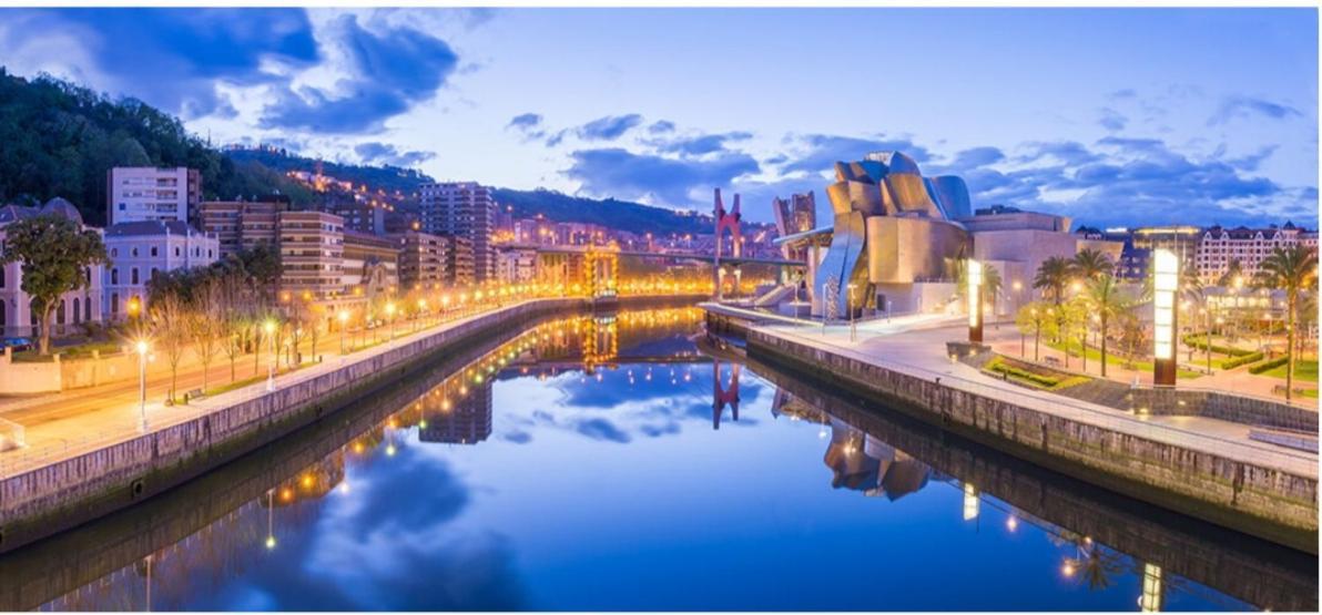 A 5 Minutos Andando Del Casco Viejo, Ayuntamiento, Plaza Circular Y Gran Via De Bilbao Y Proximo A Las 2 Lineas De Metro Exterior foto