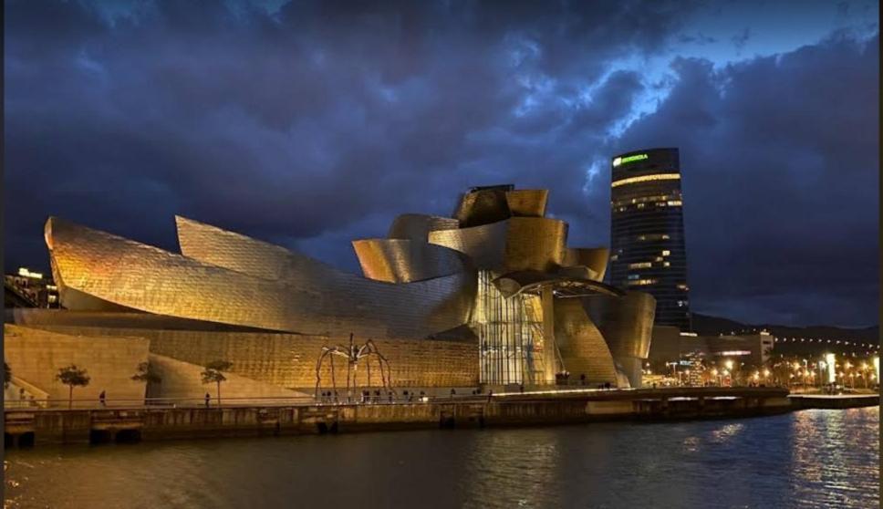A 5 Minutos Andando Del Casco Viejo, Ayuntamiento, Plaza Circular Y Gran Via De Bilbao Y Proximo A Las 2 Lineas De Metro Exterior foto