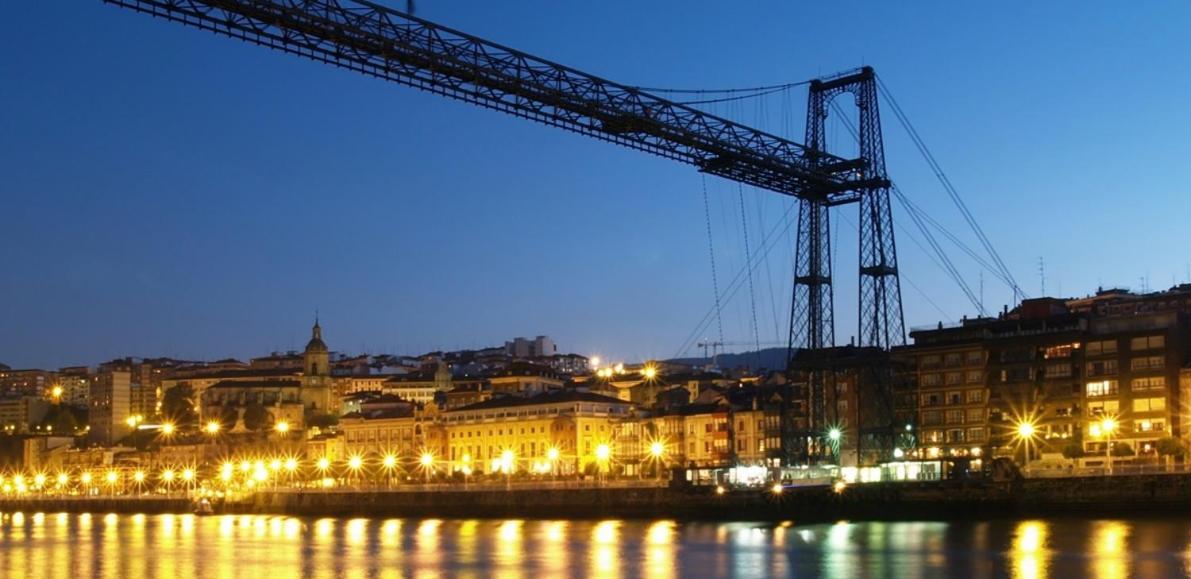A 5 Minutos Andando Del Casco Viejo, Ayuntamiento, Plaza Circular Y Gran Via De Bilbao Y Proximo A Las 2 Lineas De Metro Exterior foto